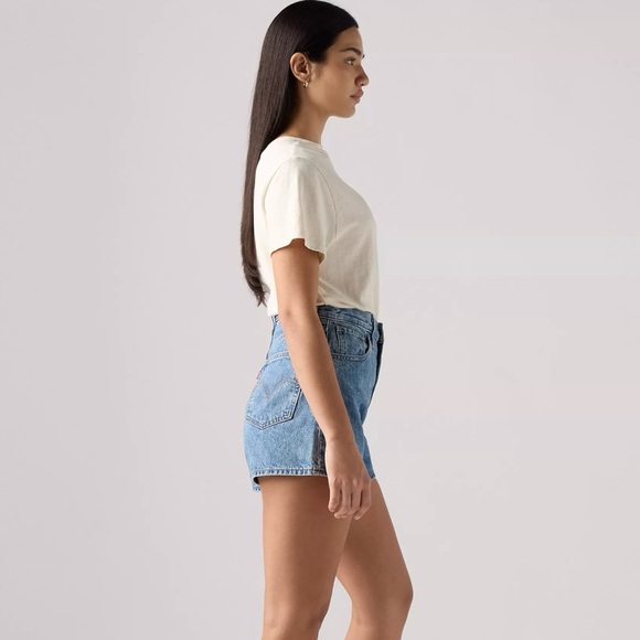 ✨Levi’s High Waisted Mom Shorts - Picture 2 of 7
